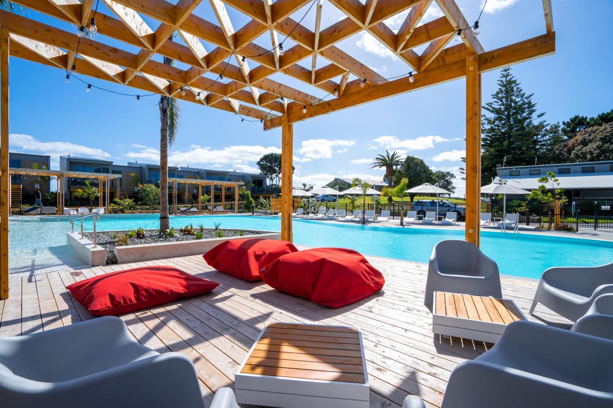 Tasman Holiday Parks - Papamoa Beach ภายนอก รูปภาพ The pool at the Hotel