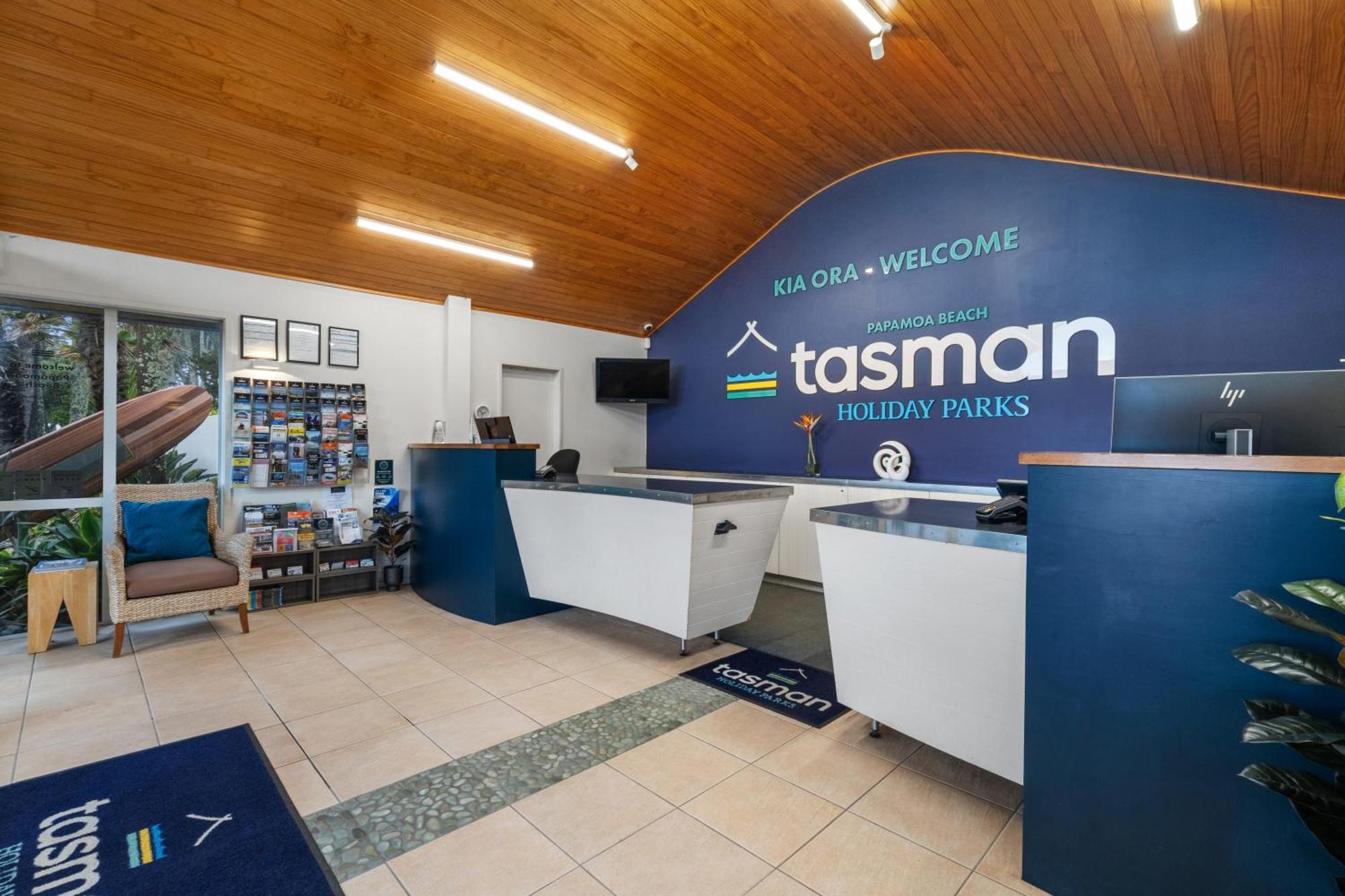 Tasman Holiday Parks - Papamoa Beach ภายนอก รูปภาพ Tasman Holiday Parks reception at the Bay of Islands