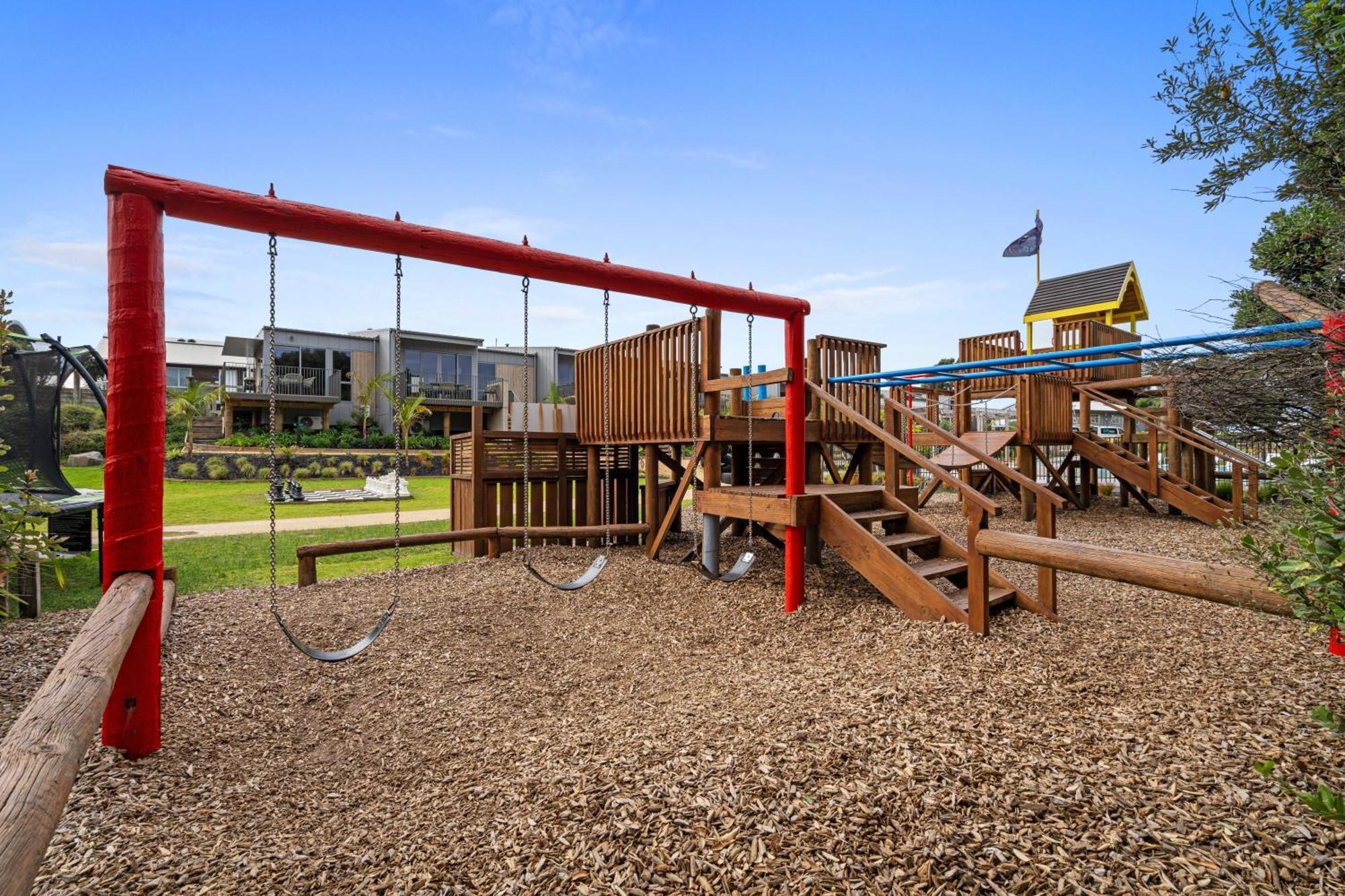 Tasman Holiday Parks - Papamoa Beach ภายนอก รูปภาพ Playground at the Village Green