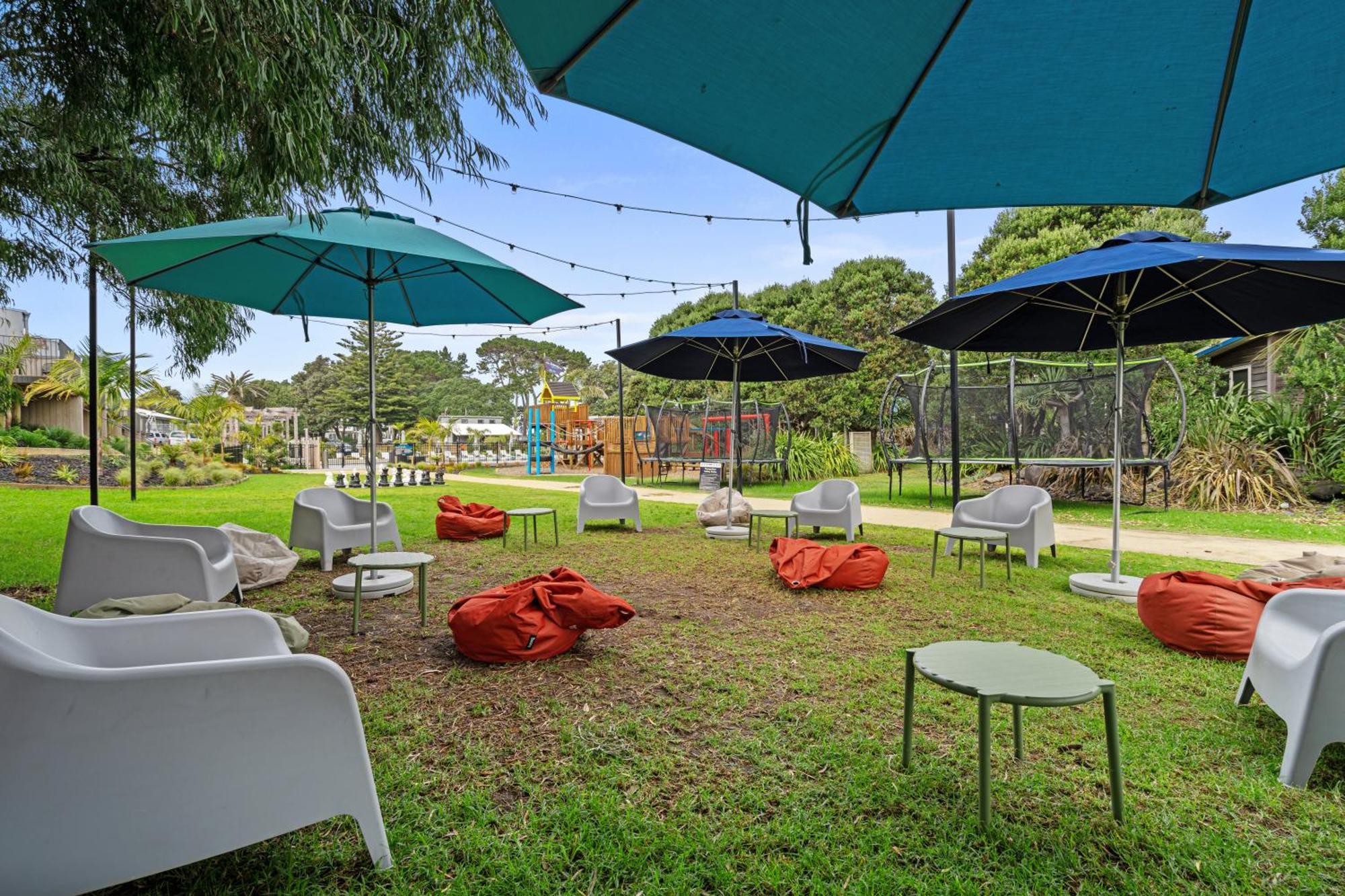 Tasman Holiday Parks - Papamoa Beach ภายนอก รูปภาพ The Village at the 2019 Adelaide Film Festival