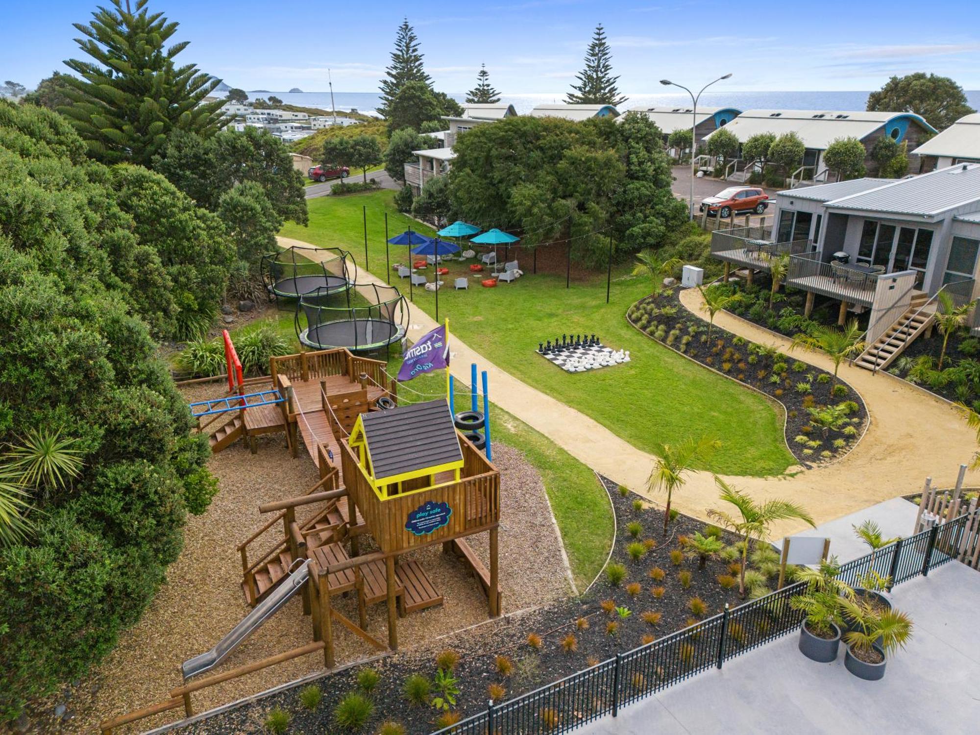 Tasman Holiday Parks - Papamoa Beach ภายนอก รูปภาพ Aerial view of the playground at the centre