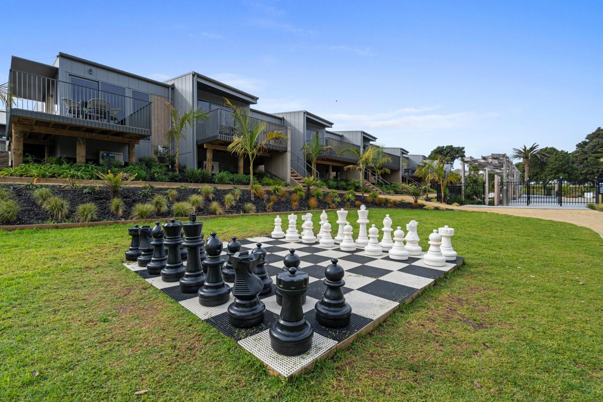 Tasman Holiday Parks - Papamoa Beach ภายนอก รูปภาพ The Village at the Village Green