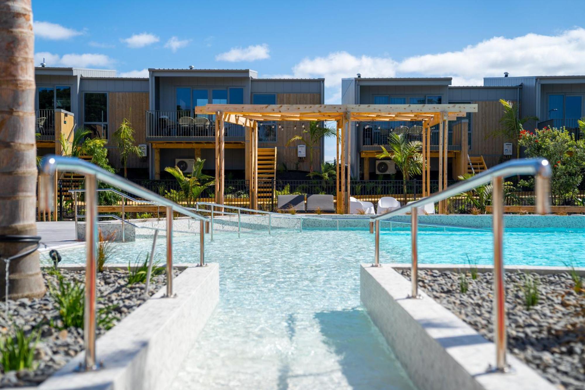 Tasman Holiday Parks - Papamoa Beach ภายนอก รูปภาพ The swimming pool at the resort