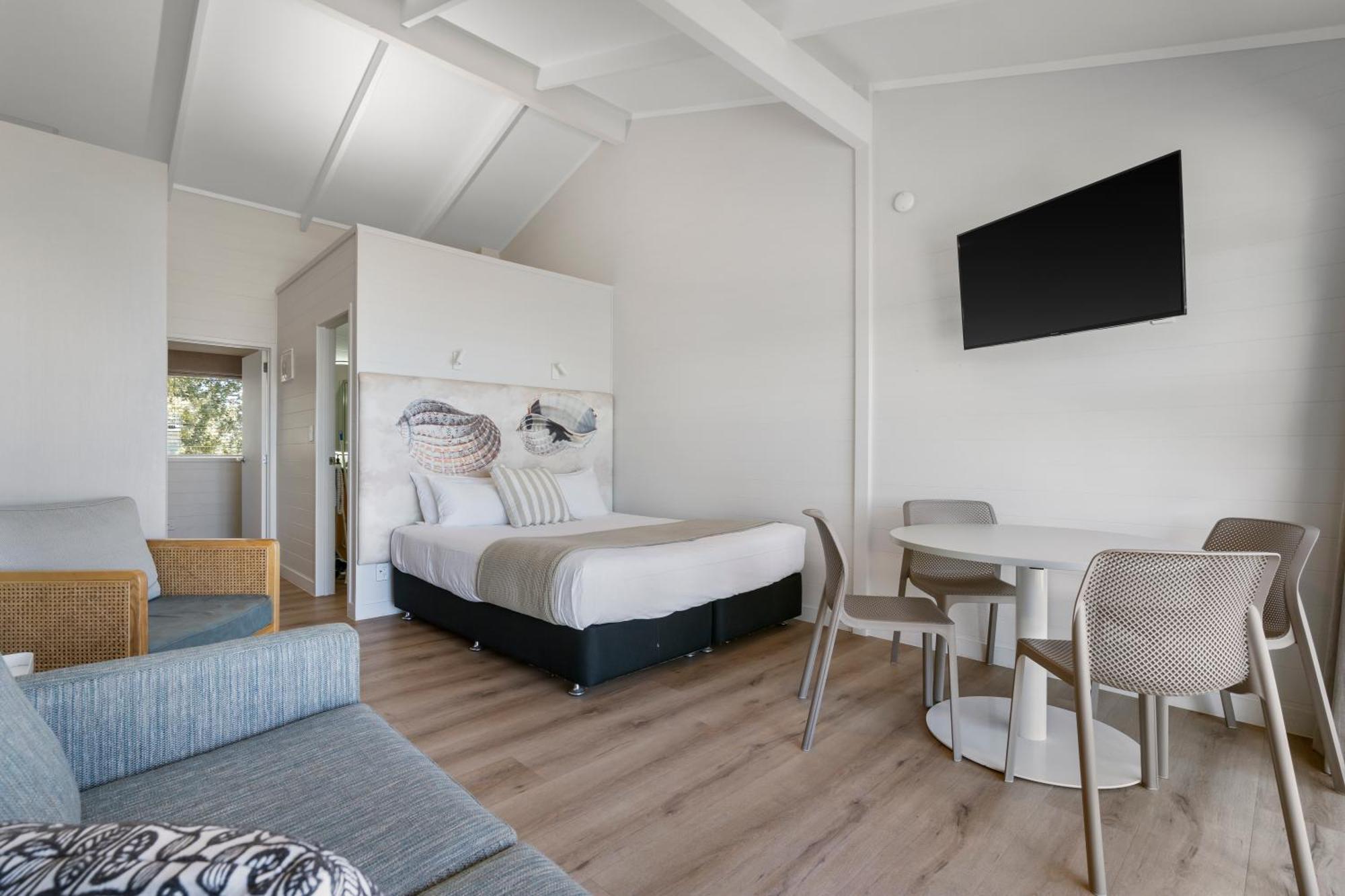 Tasman Holiday Parks - Papamoa Beach ภายนอก รูปภาพ A typical studio apartment